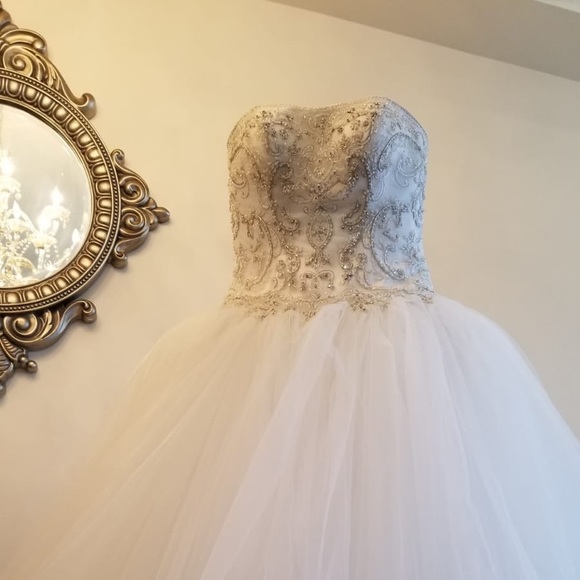 Luxury Pearl Beaded Wedding Dress - Picture 4 of 8